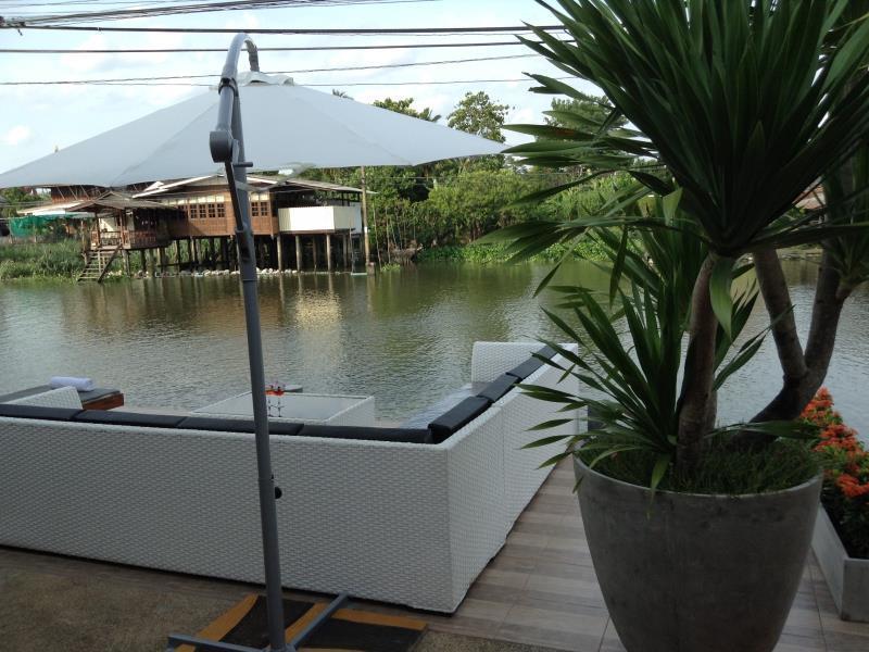 Reunrimnam Resort & Hotel Bang Kruai Exterior foto